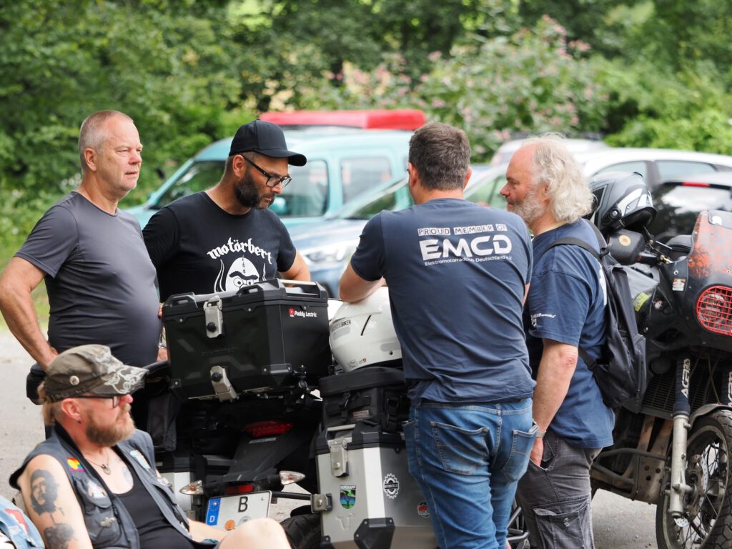 Interessante Gespräche auf einem Motorradtreffen