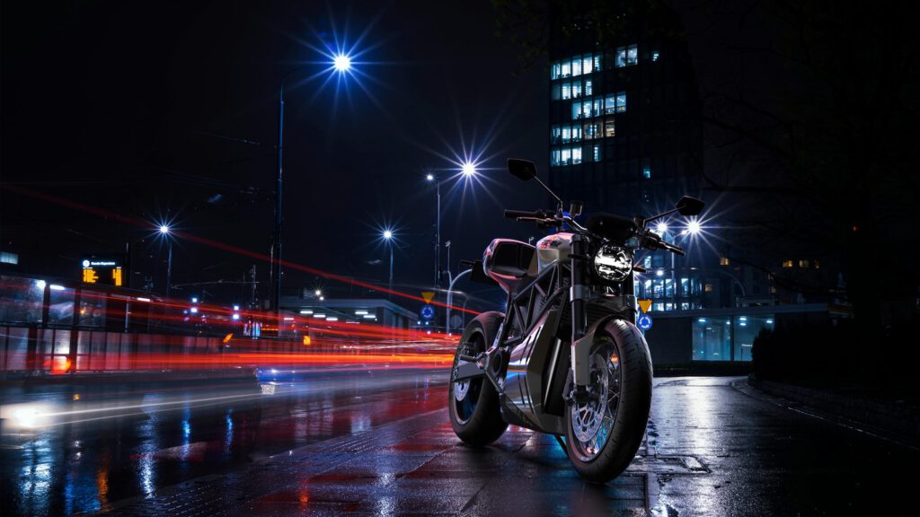 Hiro Streetfighter vor dunkler Skyline