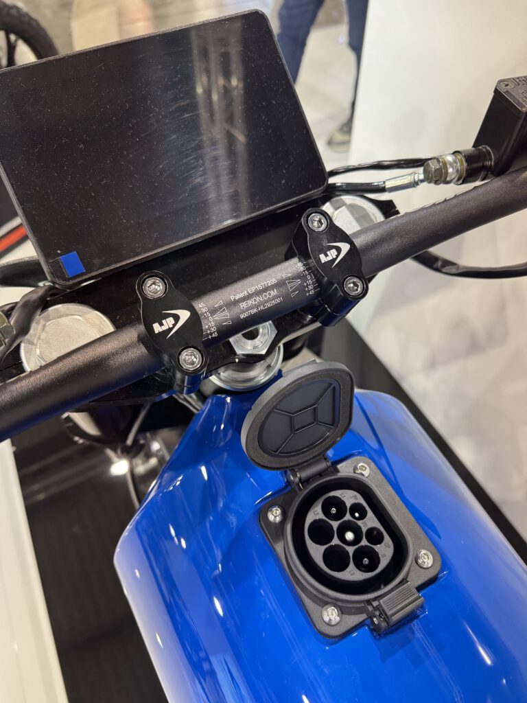 Typ2-Ladeport an der AJP Fugora