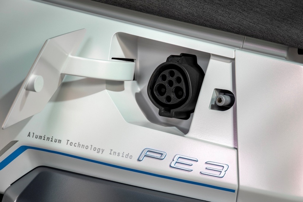 Sym PE3 Type 6 charging port