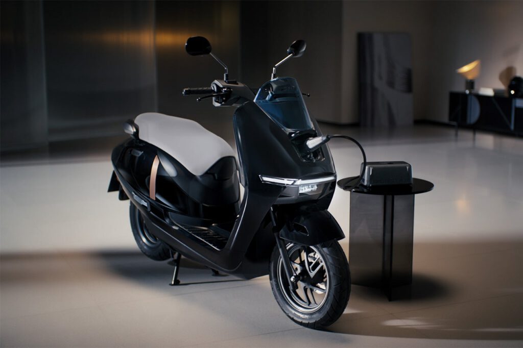 Honda UC3 Charging
