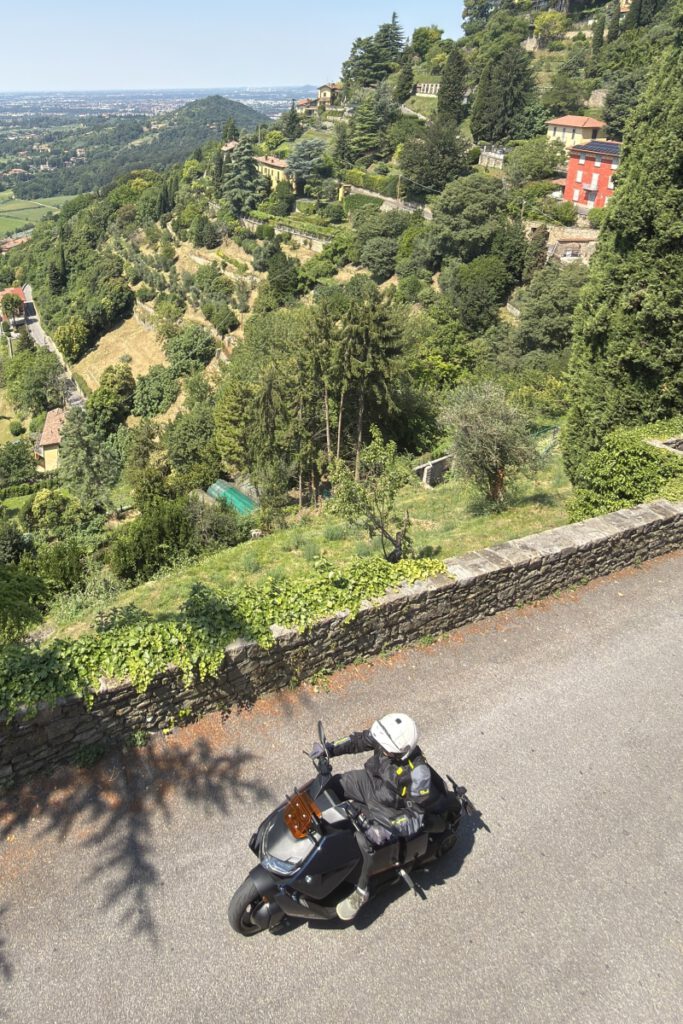 BMW CE04 Città Alta Bergamo